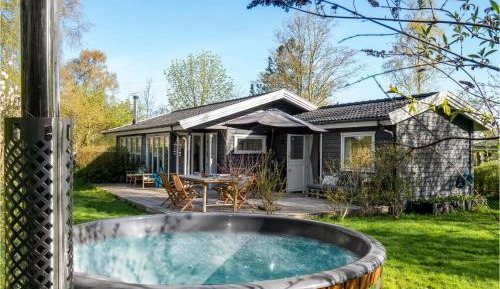Three-Bedroom Holiday Home 