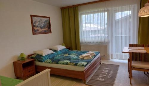 Apartment with Mountain View