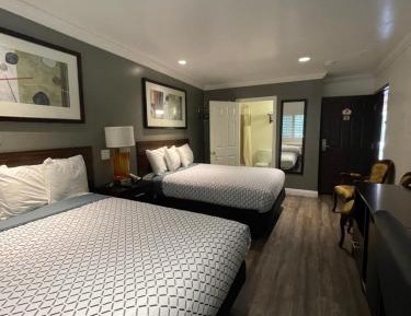 Queen Room with Two Queen Beds - Non-Smoking