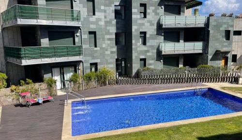 Apartment with Pool View 