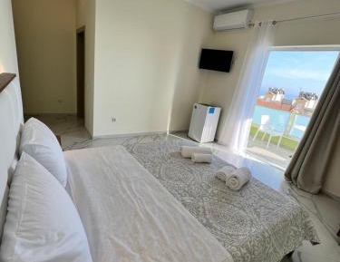 Deluxe Double Room with Balcony and Sea View