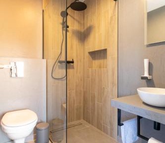 Apartment With Shared Bathroom