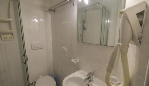 Quadruple Room with Private Bathroom