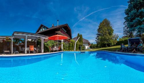 Two-Bedroom Apartment with Terrace (2 Adults + 2 Children)