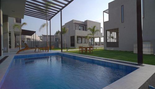 Villa with Garden View