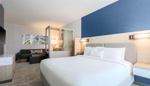 Suite with Mountain View