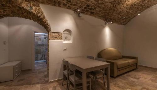 Superior One-Bedroom Apartment