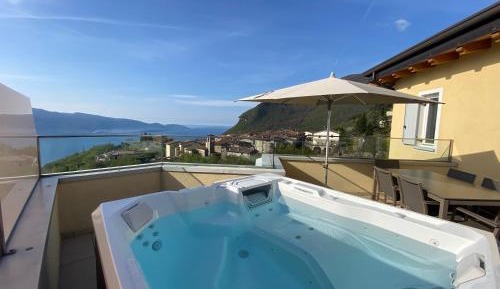 Deluxe Suite with Spa Bath