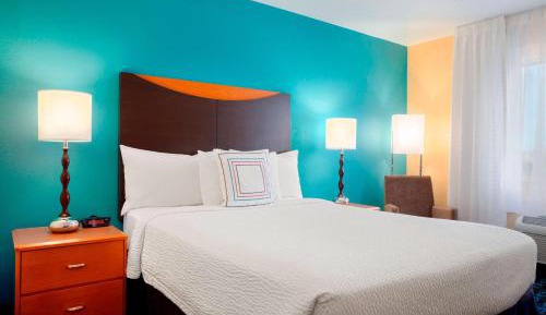 1 Queen Bed