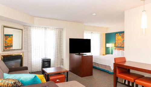 Pure Wellness Queen Studio Suite with Sofa Bed