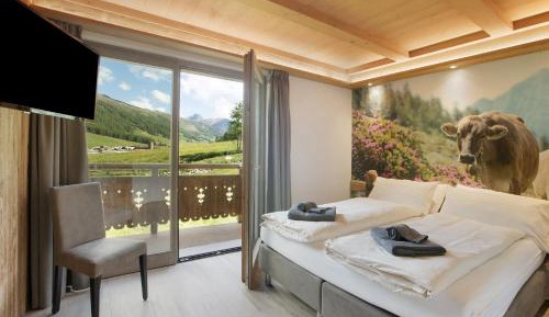 Superior One-Bedroom Apartment with Balcony