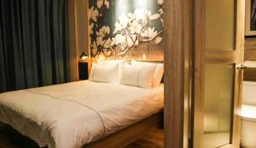 Zero Pressure - Quiet Double Room without Window