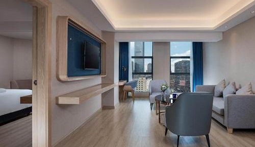 Honorable Suite with View