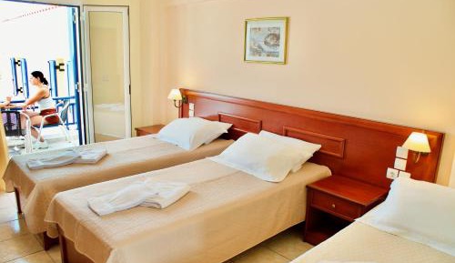 Triple Room with Pool View