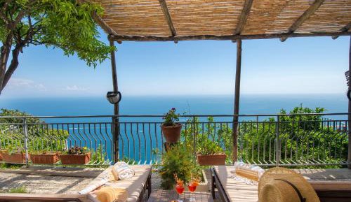 One-Bedroom Apartment with Sea View (4 Adults)