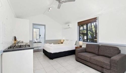 Luxury Lagoon Cabin - 2PPL (Not Pet Friendly)