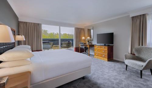 King Room with Sofa Bed