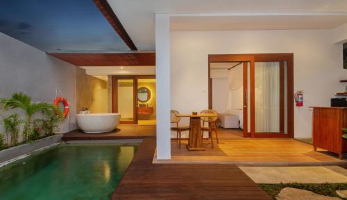 Villa with Garden View