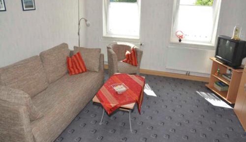 One-Bedroom Apartment with Shower