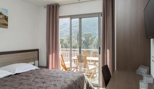 One-Bedroom Apartment with Terrace and Panoramic View