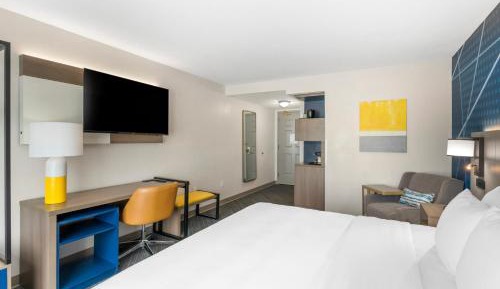 Standard King Room - Non-Smoking 