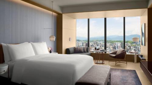 Club level, Club Guest room, 1 King, Skyline view