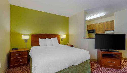 Deluxe studio 1 Queen Bed Non-Smoking