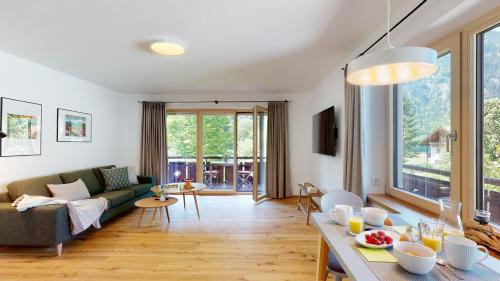 Apartment with Mountain View