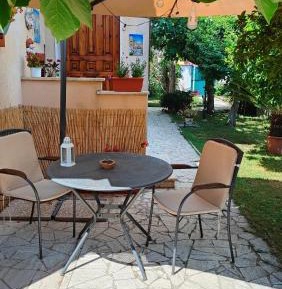 One-Bedroom Apartment with Garden