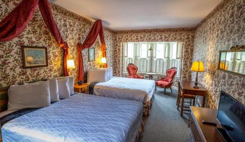 Deluxe Queen Room with Two Queen Beds