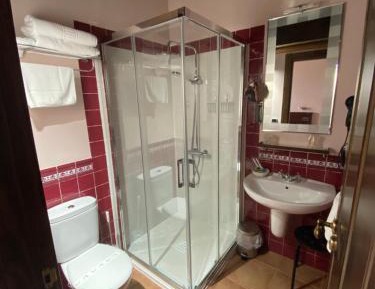 Twin Room with Shower