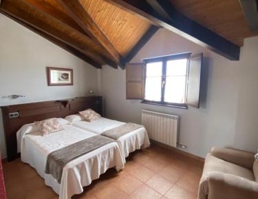 Twin Room with Bathroom