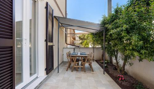 Superior One-Bedroom Apartment