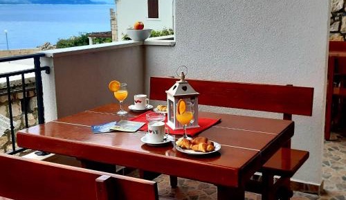 One Bedroom Apartment with Balcony and Sea View