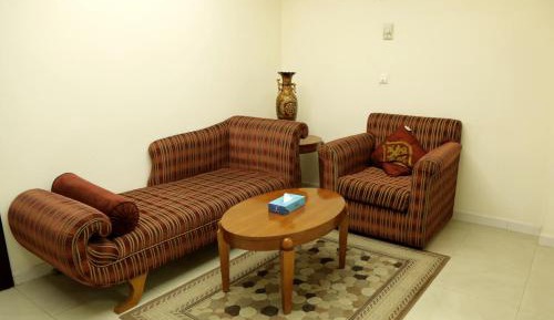 Deluxe Queen Suite