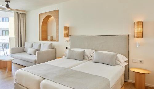 Twin Room with City View