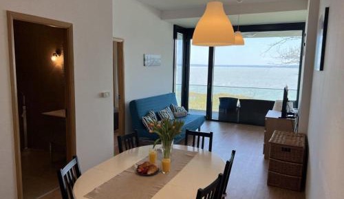 Apartment with Lake View