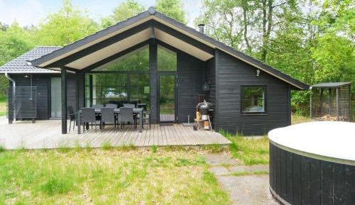 Three-Bedroom Holiday Home 