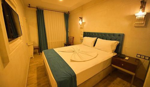 Deluxe Double or Twin Room with City View