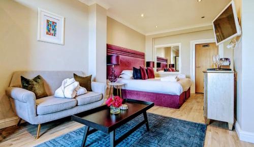 Suite with Hot Tub