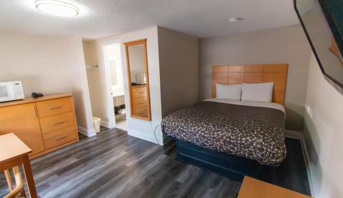 Standard Queen Room