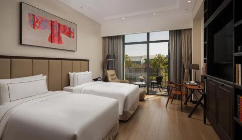 Supreme Room with Balcony (Double/Twin Room)