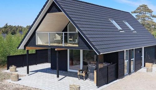 Three-Bedroom Holiday Home 