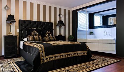 Queen Suite with Spa Bath