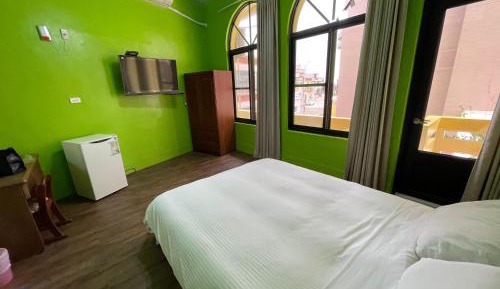 Standard Queen Room