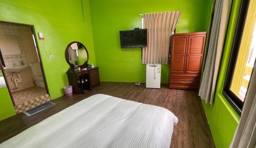 Standard Queen Room