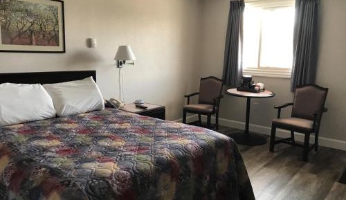 Queen Room - Non-Smoking