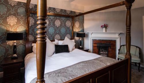 Superior Double Room with Four Poster Bed