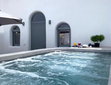 Deluxe Suite with Spa Bath