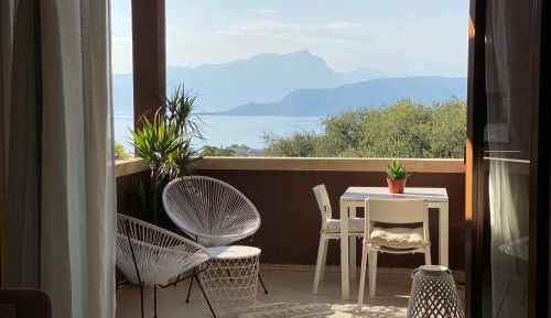 Apartment with Lake View